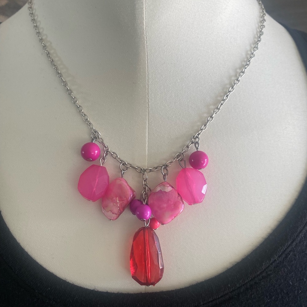 Pink dangle necklace - Picture 2 of 5